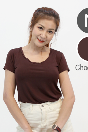 เสื้อยืดคอวี สีช็อกโกแลต - ไซส์ M